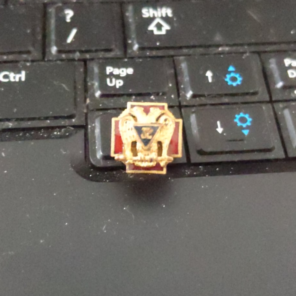 Vintage Scottish Rite Pin Level 32
